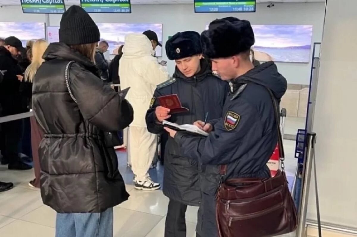    За границу не улететь: должников по ЖКХ выявляют в аэропорту Владивостока