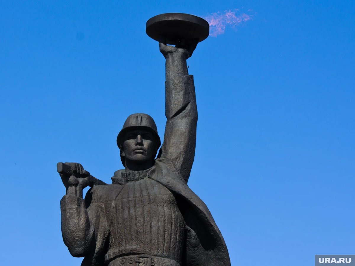    Памятник «Покорителям Самотлора» легализовали как нефтяную вышку