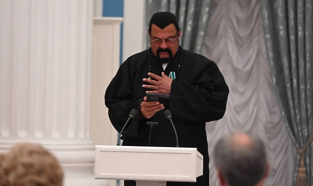 Актер Стивен Сигал в России