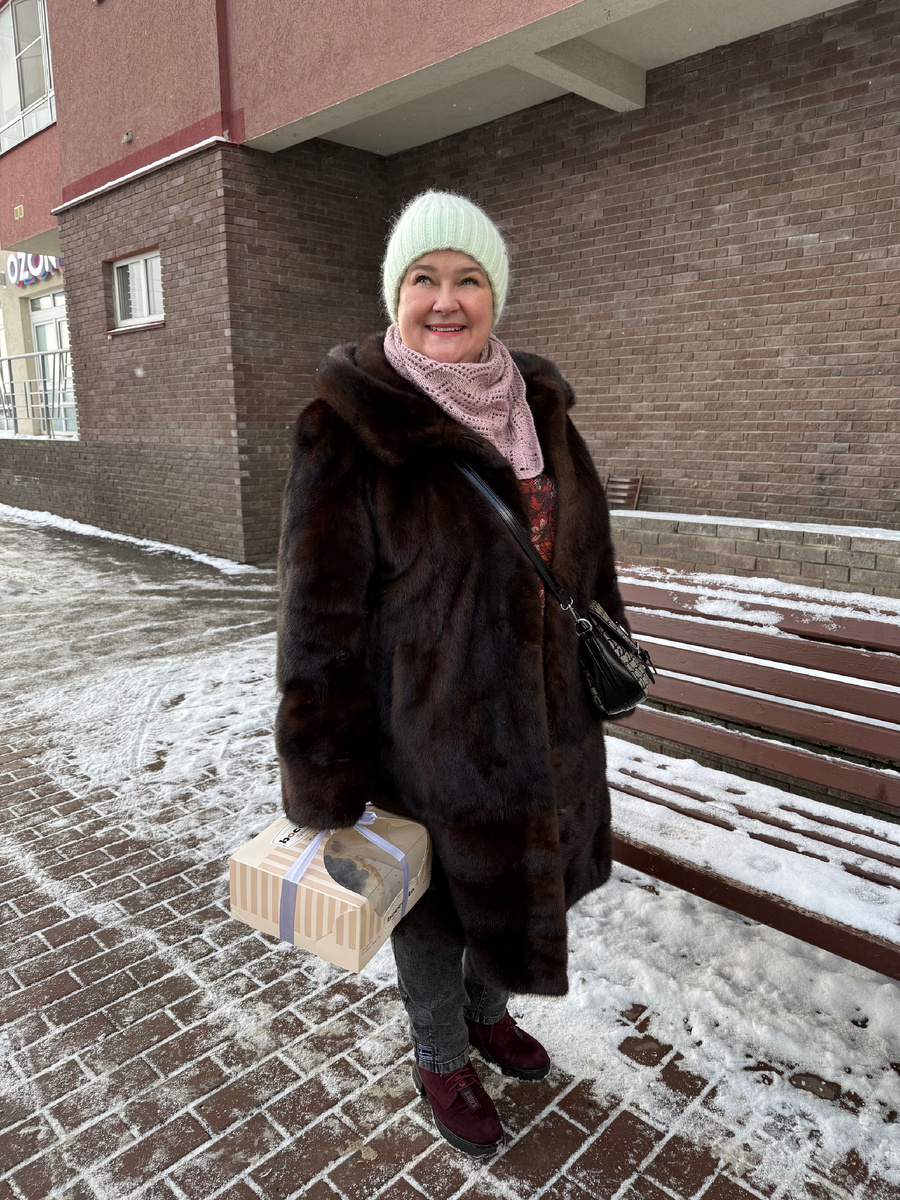 Автор с тортиком.