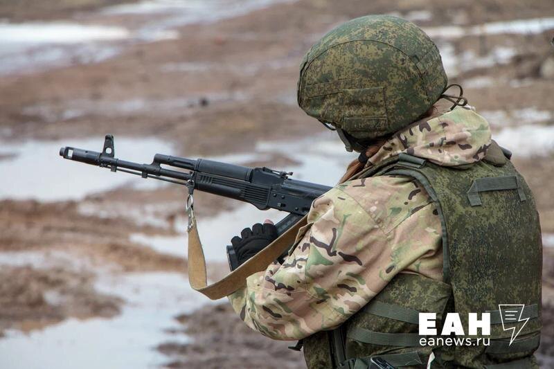    ЕАН. Военный с оружием