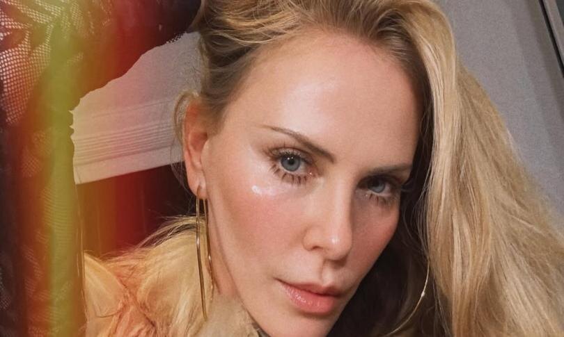    Источник: Социальные сети | 50-летняя Шарлиз Терон удивила всех своим изменившимся лицом