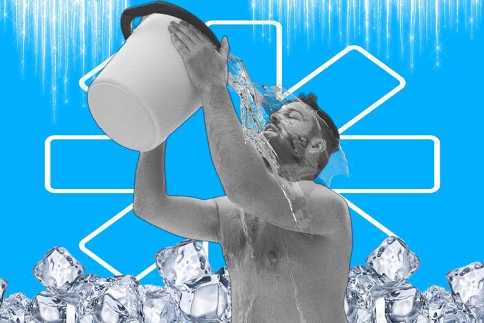 В Советском Союзе для иммунитета не только пили чай с лимоном. Там ещё и закалялись. Почему эта практика так нужна сейчас? Обложка © Коллаж © Life.ru, фото © Freepik