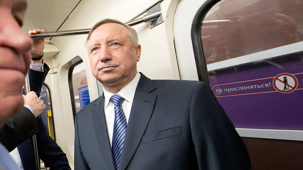 Губернатор Санкт-Петербурга Александр Беглов в вагоне метрополитена в день несостоявшегося открытия станции «Проспект Славы» в сентябре 2019 года.📷Фото: Евгений Павленко / Коммерсантъ