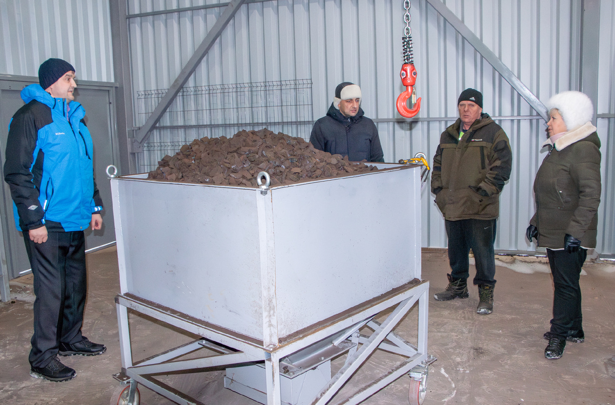 С помощью такого бака и доставляется уголь до котлов.