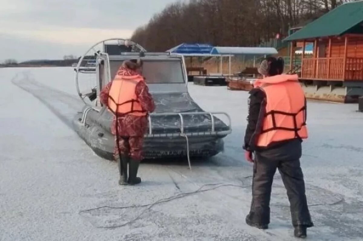    В Удмуртии спасли трёх рыбаков, застрявших на лодке посреди реки Камы