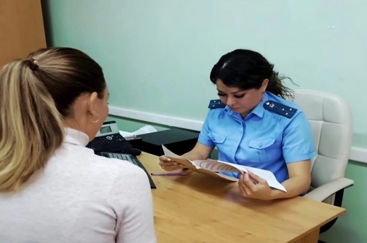    Разъяснения приставов помогли астраханцу выполнить обязательные работы