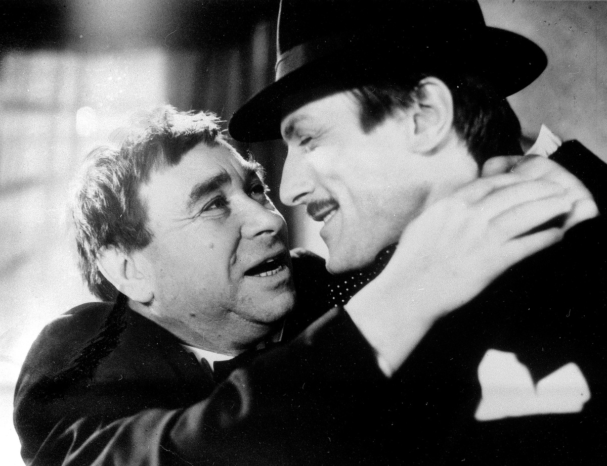    В конце 1940-х Светин поступил в Киевское музыкальное училище по классу гобоя. Со второго курса артиста забрали на срочную службу в военный оркестр, после возвращения из армии он окончил учёбу / Vyacheslav Panov/Global Look Press