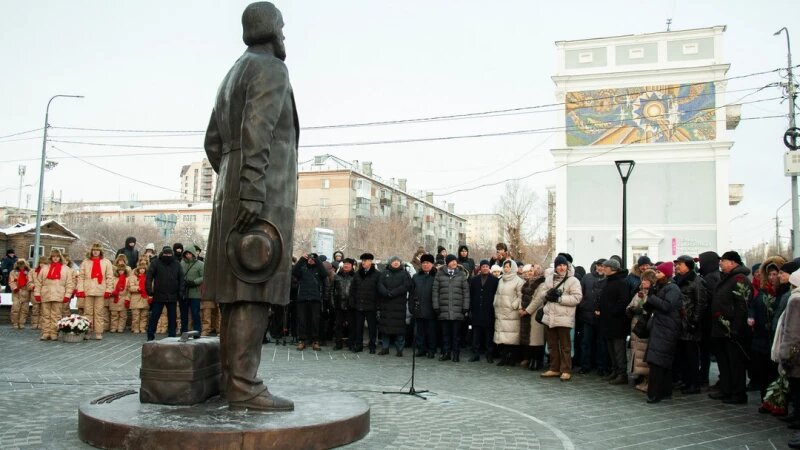     Памятник Ф. М. Достоевскому в Барнауле. Дмитрий Лямзин
