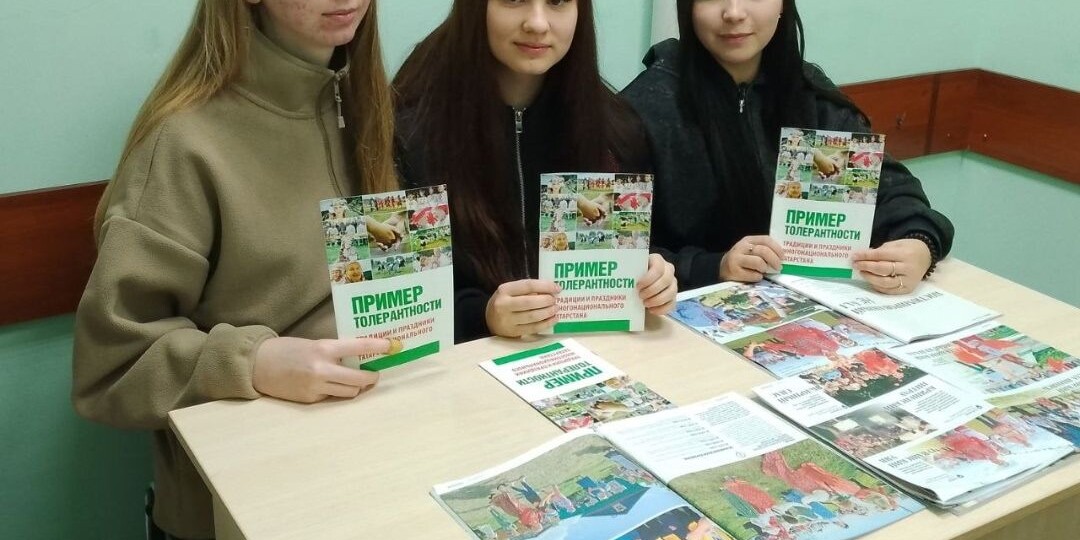 В Багаевской сельской библиотеке библиотекарь Татьяна Дмитриева провела познавательный час на тему «Толерантное отношение к людям с инвалидностью»