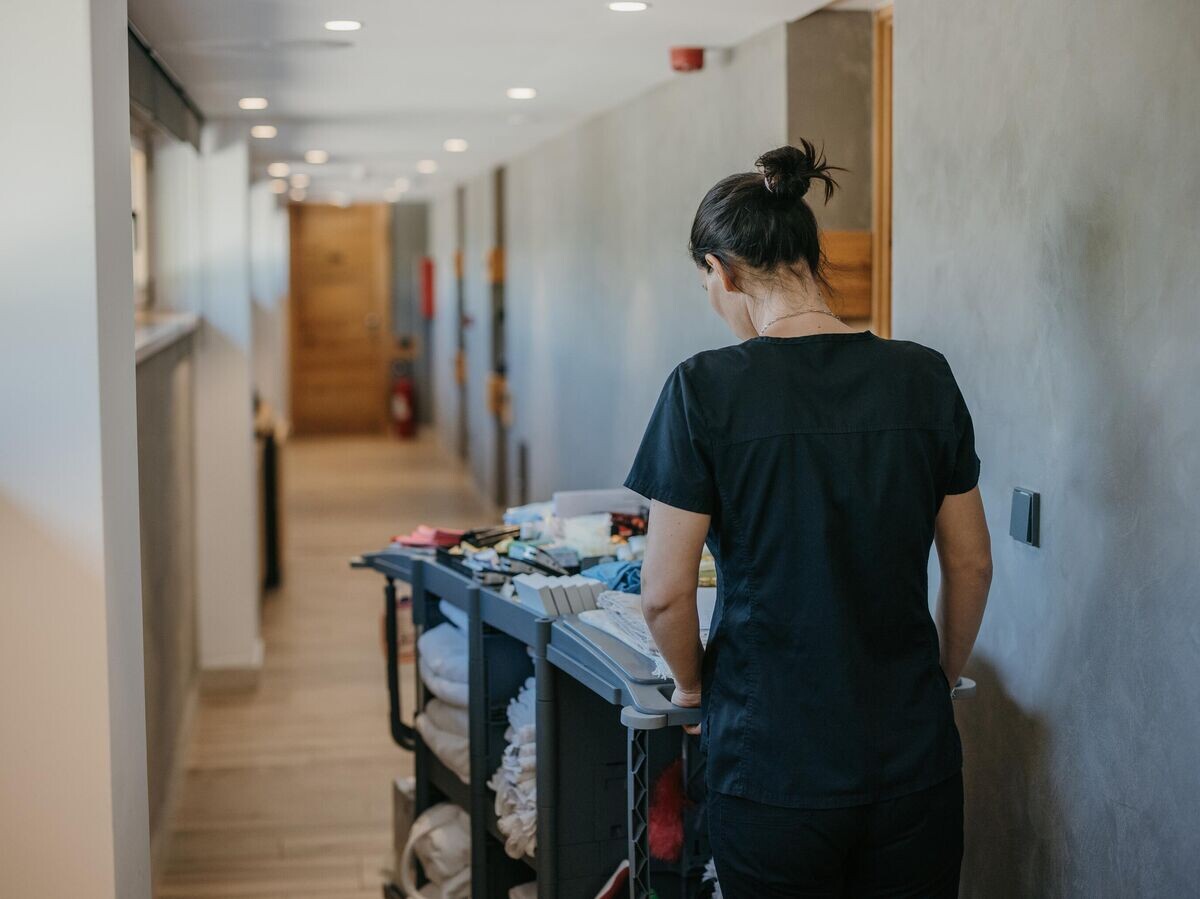    Уборка гостиничных номеров | © iStock.com / freemixer