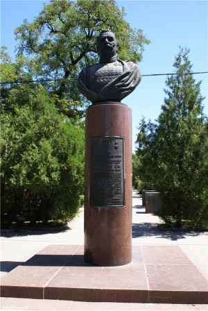 Фото памятника С.М. Будённому в Ростове-на Дону из интернета