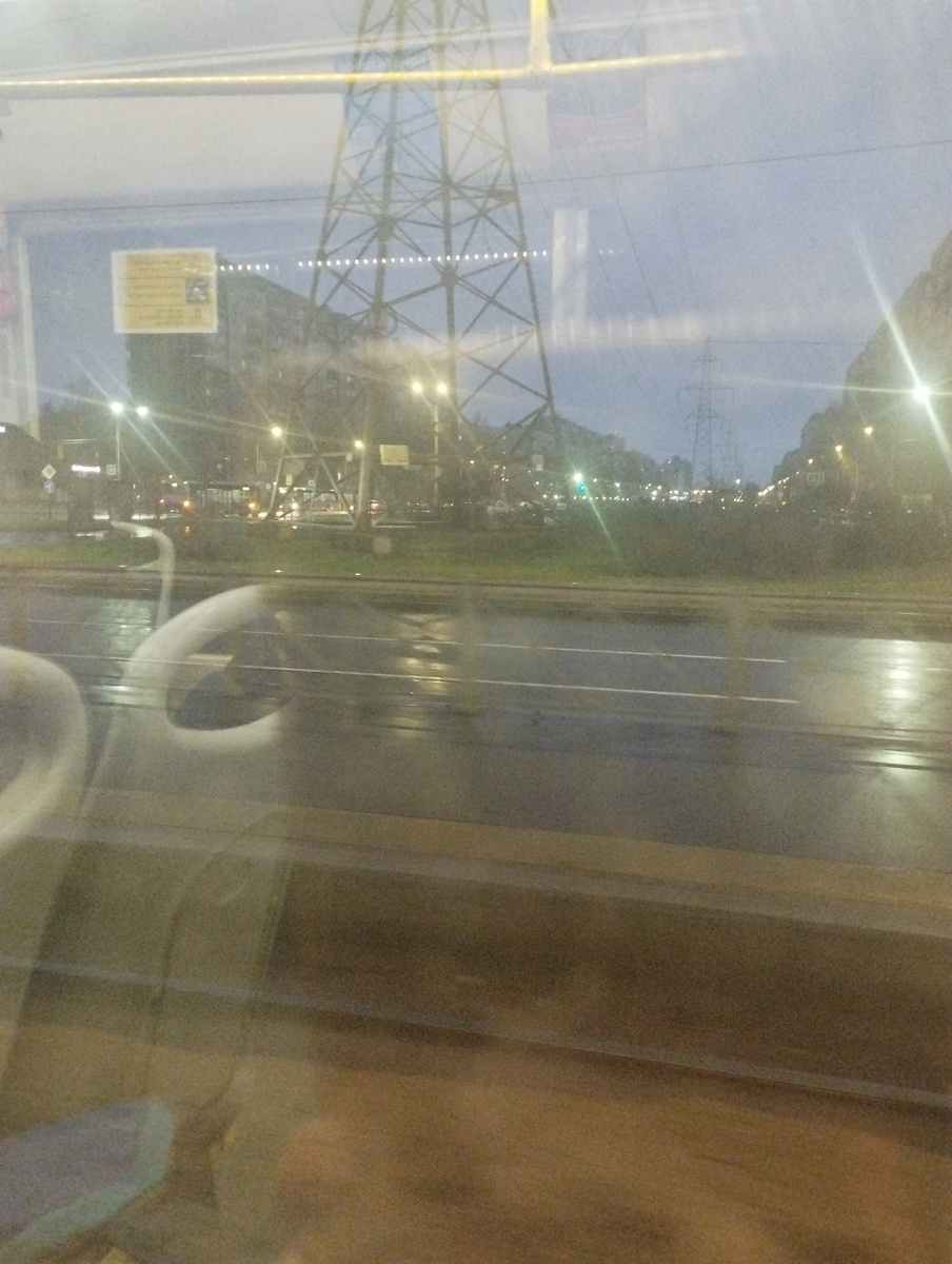 Люди выныривают в темноту и из темноты приходят))