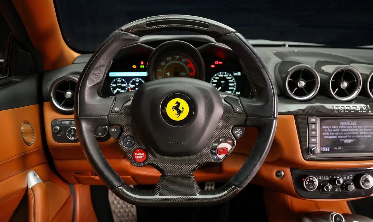 Оснащение места водителя в Ferrari FF