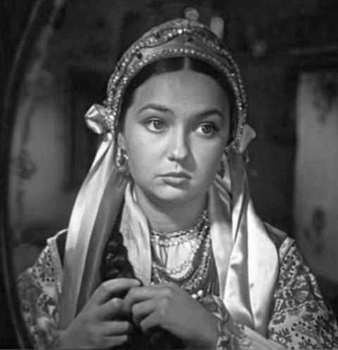 "Забытая Оксана из "Вечеров на Хуторе"": как Людмила Мызникова исчезла с экранов после сказки, которую знает вся страна