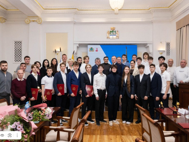     Награды спортсменам. Фото: Официальный портал Екатеринбурга