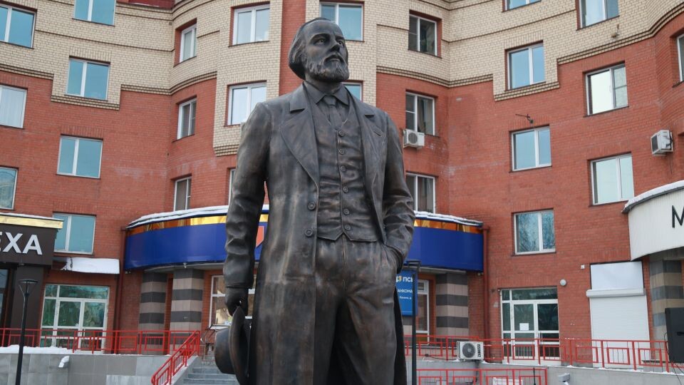    Памятник Достоевскому. Источник: Олег Укладов