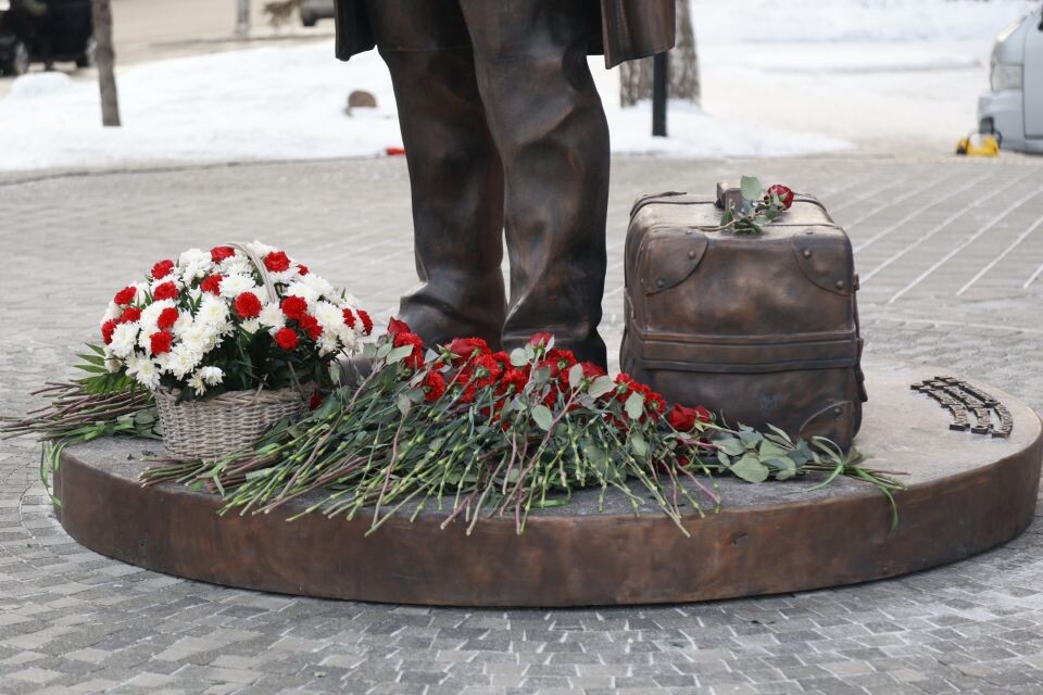    Открытие памятника Достоевскому в Барнауле. Источник: Олег Укладов