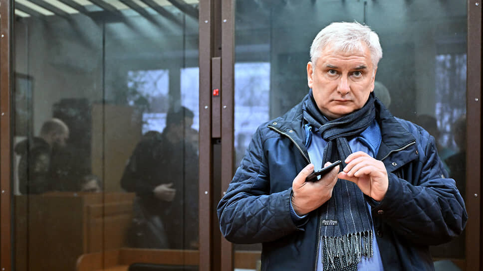 Бывший судья 2-го Западного окружного военного суда Альберт Тришкин перед началом заседания.📷Фото: Игорь Иванко / Коммерсантъ