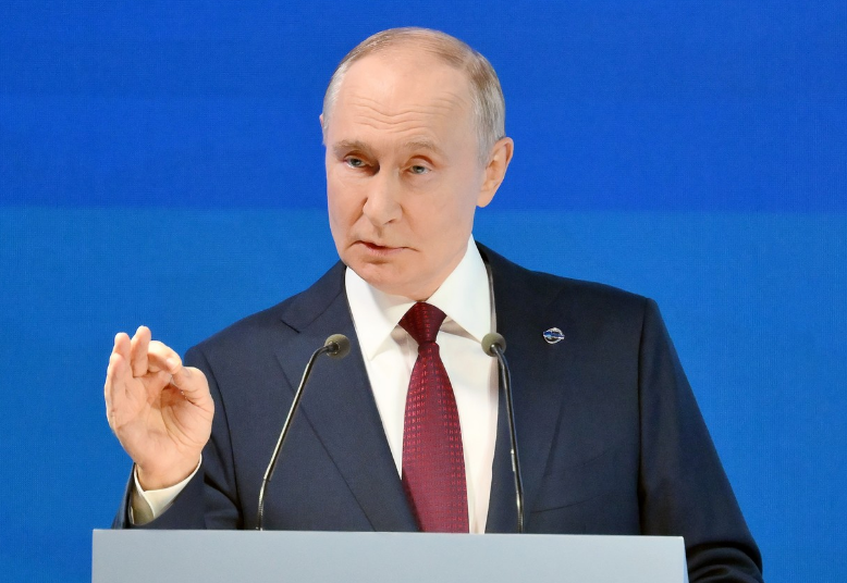 Многие считают, что только прямое обращение к главе государства решит их проблемы. Фото: Кремль.ру