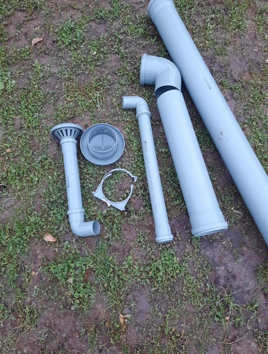 Трубы куплены. Цена около 2 тыс. Фото автора 