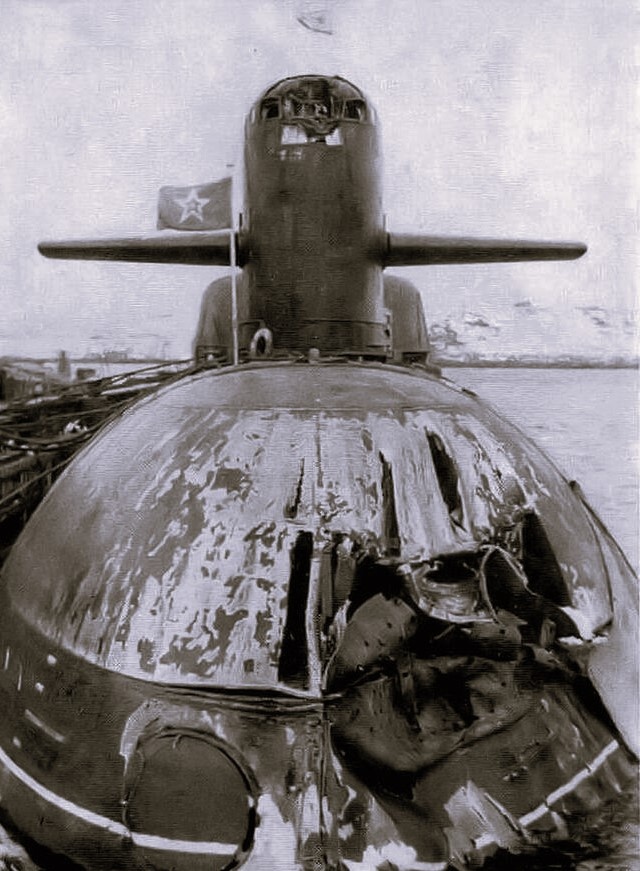 РПКСН пр.667Б после столкновения с айсбергом. Из свободного источника.