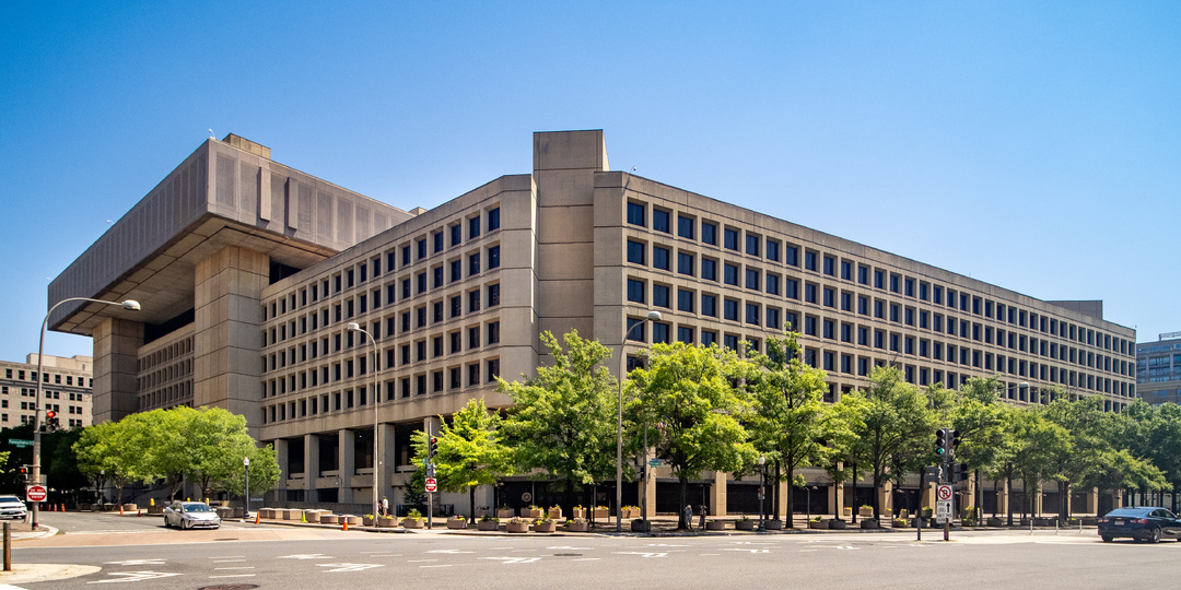 5 конспираций о знаменитостях. Слежка за Ленноном, «кокаин ЦРУ» и другие