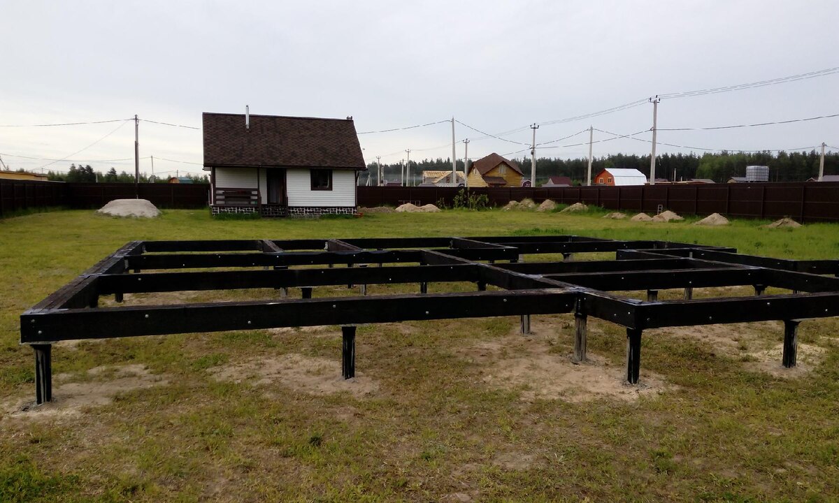 Фото : фундамент на винтовых сваях