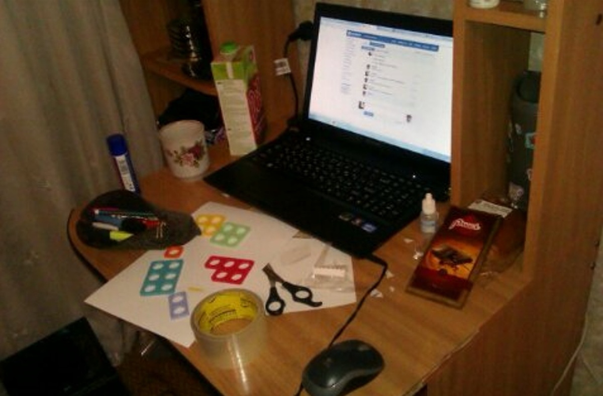 Примерно 2012 год. Готовлюсь к практике, делаю методическое пособие для детей с ограниченными возможностями здоровья. Параллельно обсуждаю заказ с клиентом