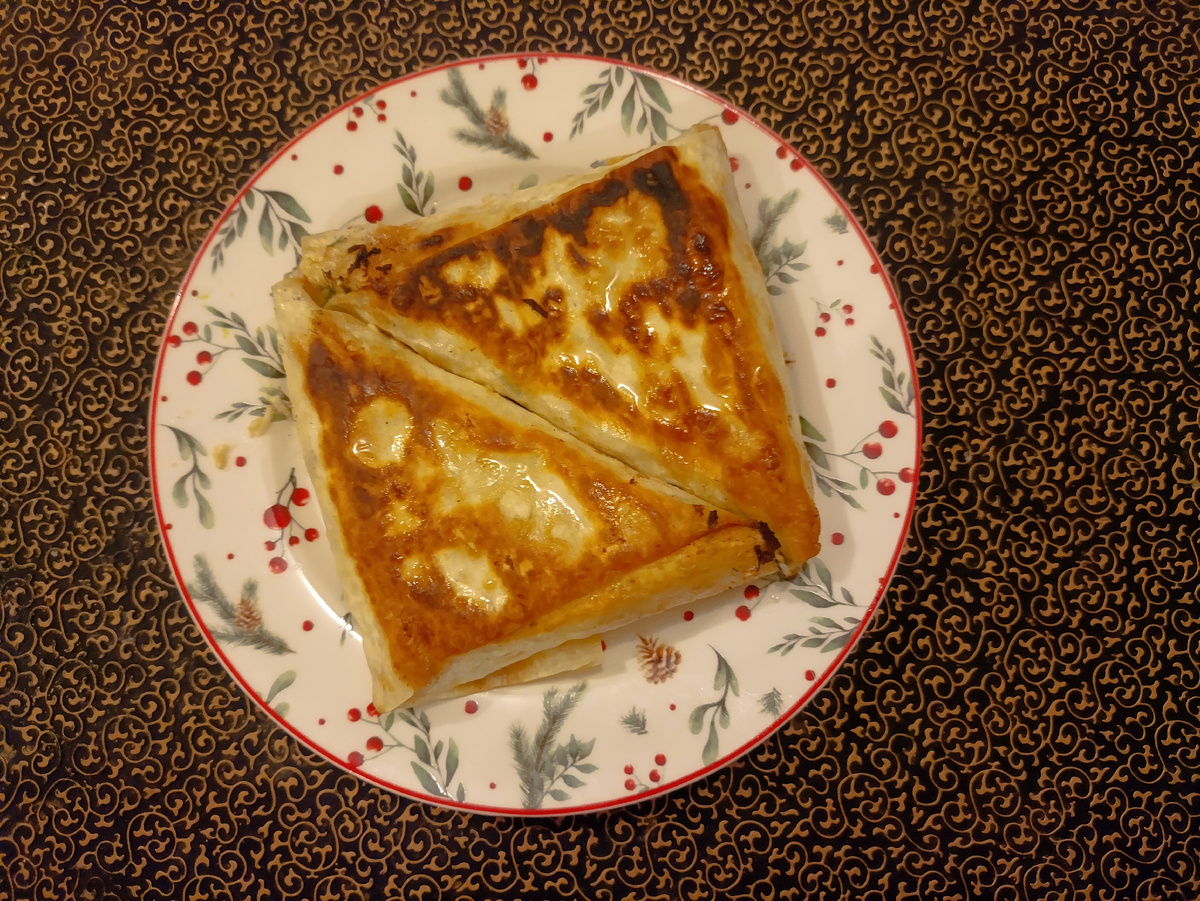 Треугольники с Тунцом,яйцом,сыром. 