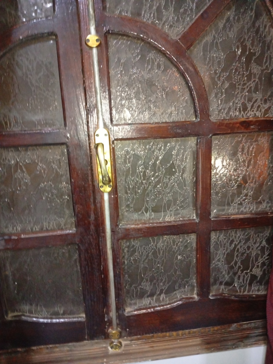 Окно ппц шикарное, вы только зацените засов, пох что не мыто с прошлого века