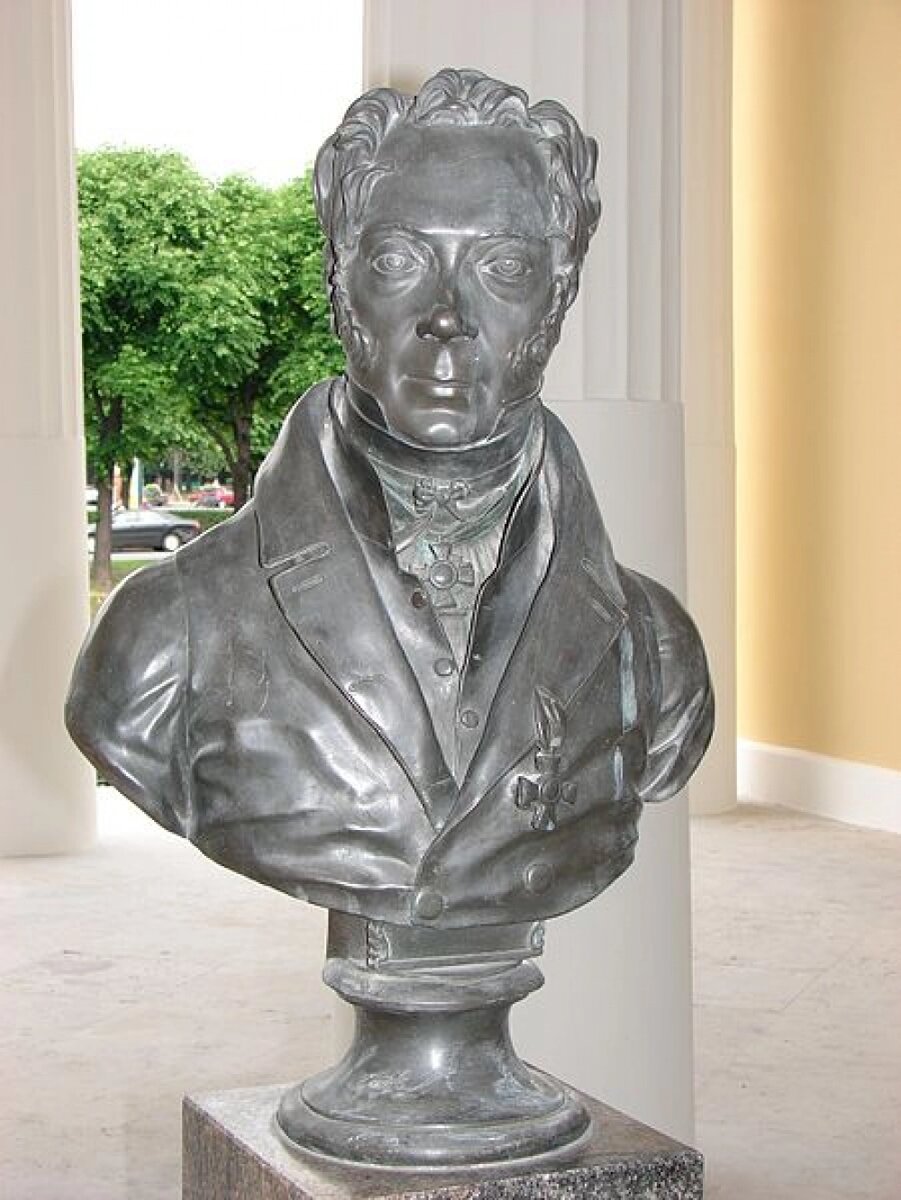    Бюст Карла Ивановича Росси в парке при Михайловском замке. Фото: Commons.wikimedia.org/ RuED