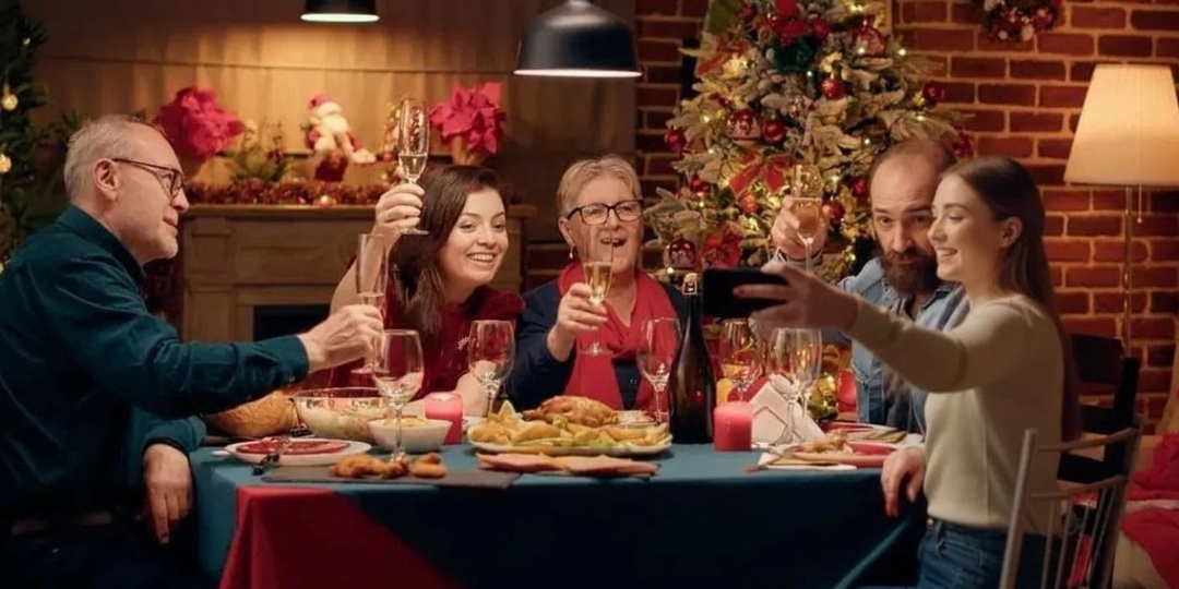 Новогодний стол — 2026: 3 идеи ярких закусок, которые заменят приевшиеся салаты