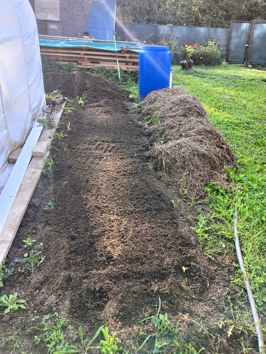 Подготовила место для грядки