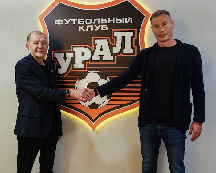 Григорий Иванов сделал выбор в пользу Василия Березуцкого, посчитав этот вариант более надежным. Фото: соцсети ФК «Урал».