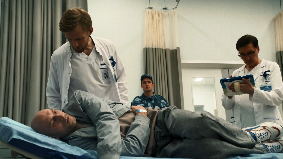 Кадр из сериала "Склиф"