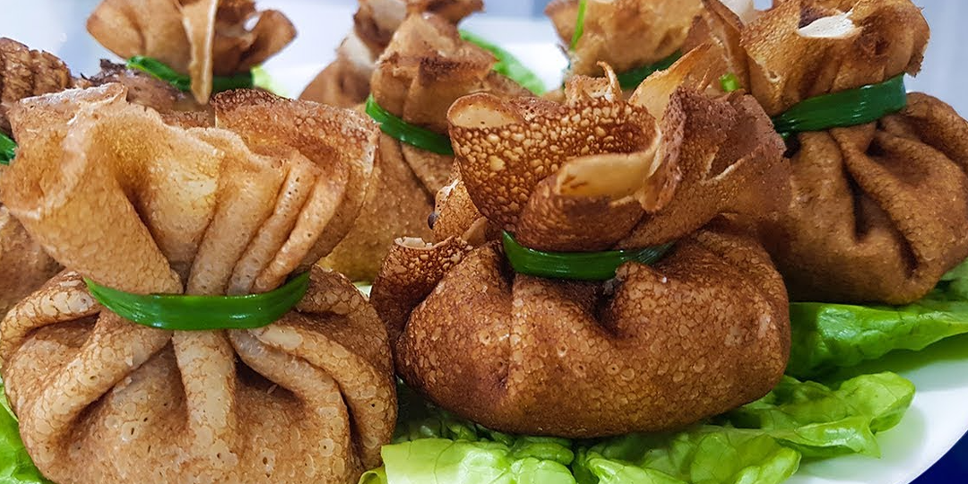 Блинные мешочки с 3-мя лучшими начинками: эффектная закуска для праздничного стола