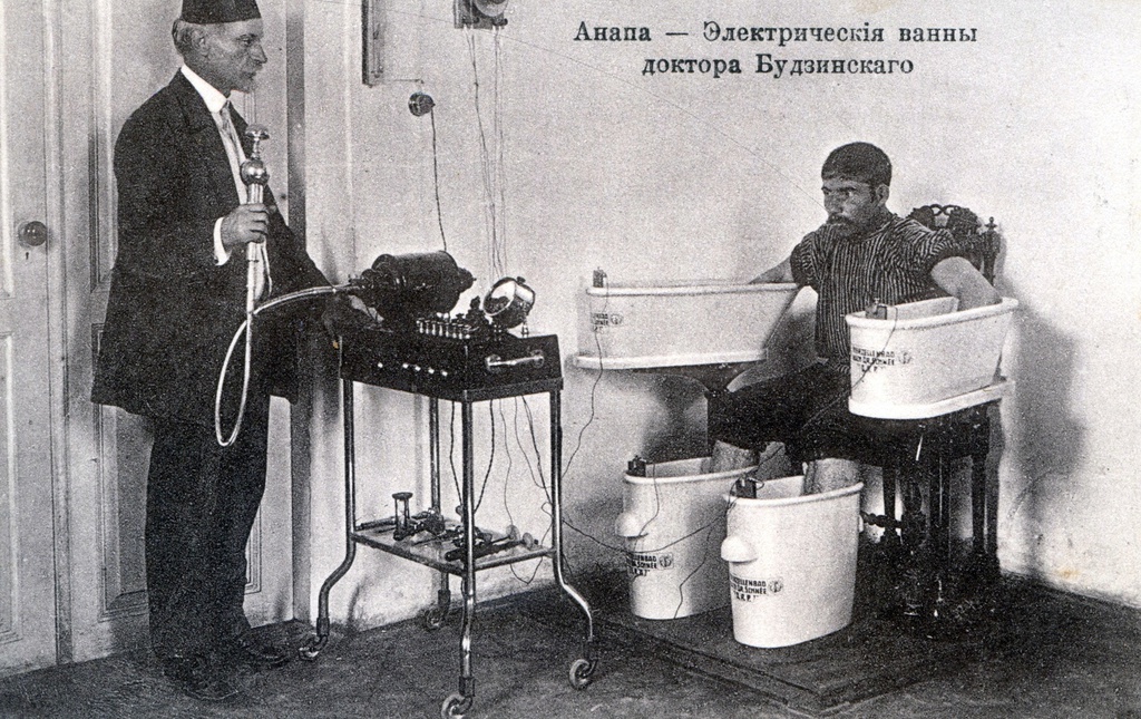 Электрические ванны доктора В. А. Будзинского
Неизвестный автор, 1900 - 1910 год, Краснодарский край, г. Анапа, архив Ивана Владимировича Егорова.
