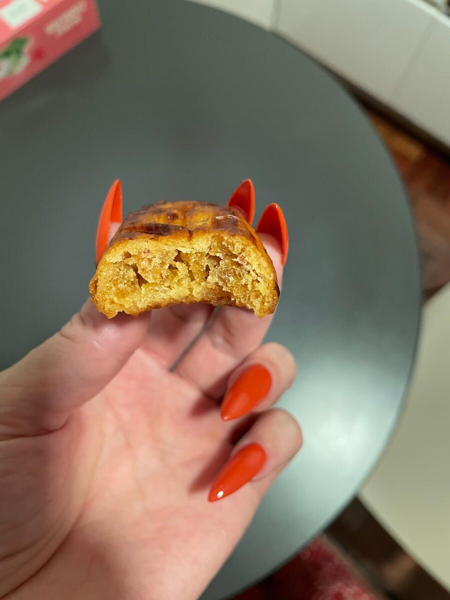 вот так печеньки выглядят внутри - вроде ничего особенного, а так вкусно! такие нежные мягкие ццкаты, столько в них насыщенног вкуса и аромата! 