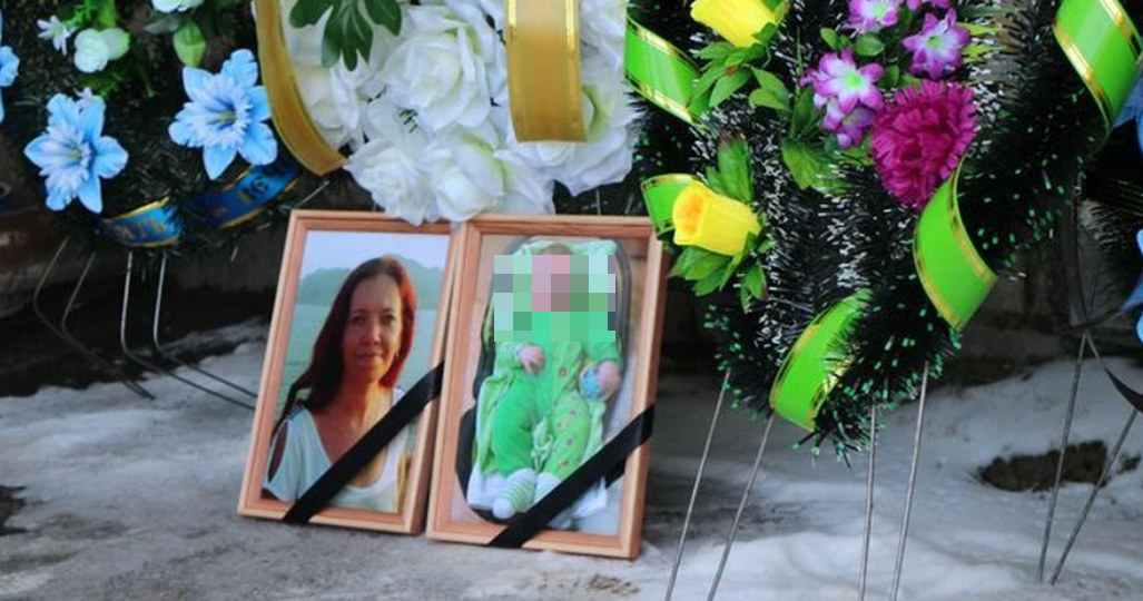 Когда спасатели вскрыли лифт, было понятно — спасать некого. Женщину и её крохотного сына хоронили в одном гробу