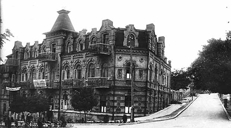 Здание курортной поликлиники (бывш. дом Боцвы), 1933 год (фото: https://pastvu.com)