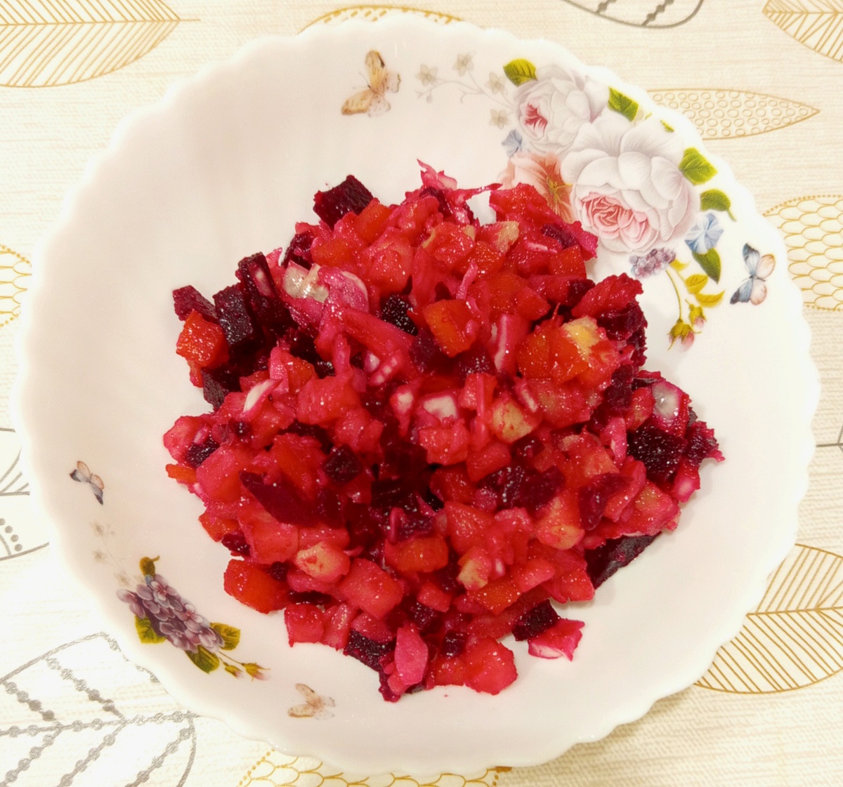 Моя порция. Забыли горошек купить, но и без него неплохо получилось, с квашеной капустой.