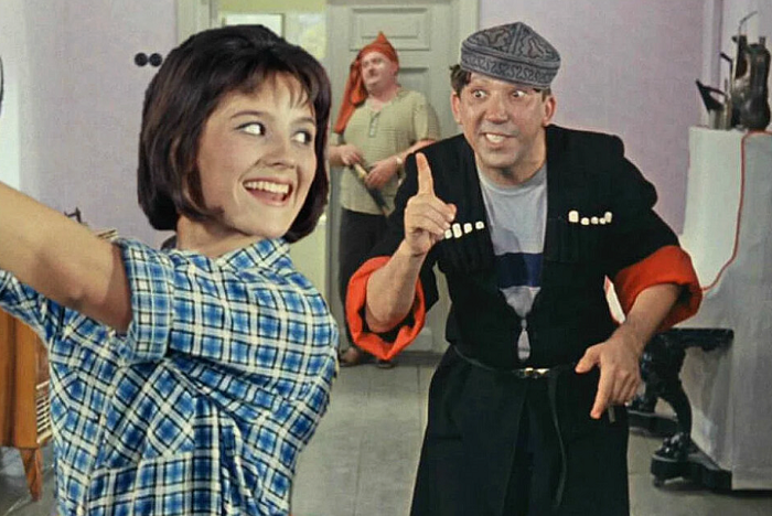 Юрий Никулин и Наталья Варлей. Кадр из фильма "Кавказская пленница, или Новые приключения Шурика"