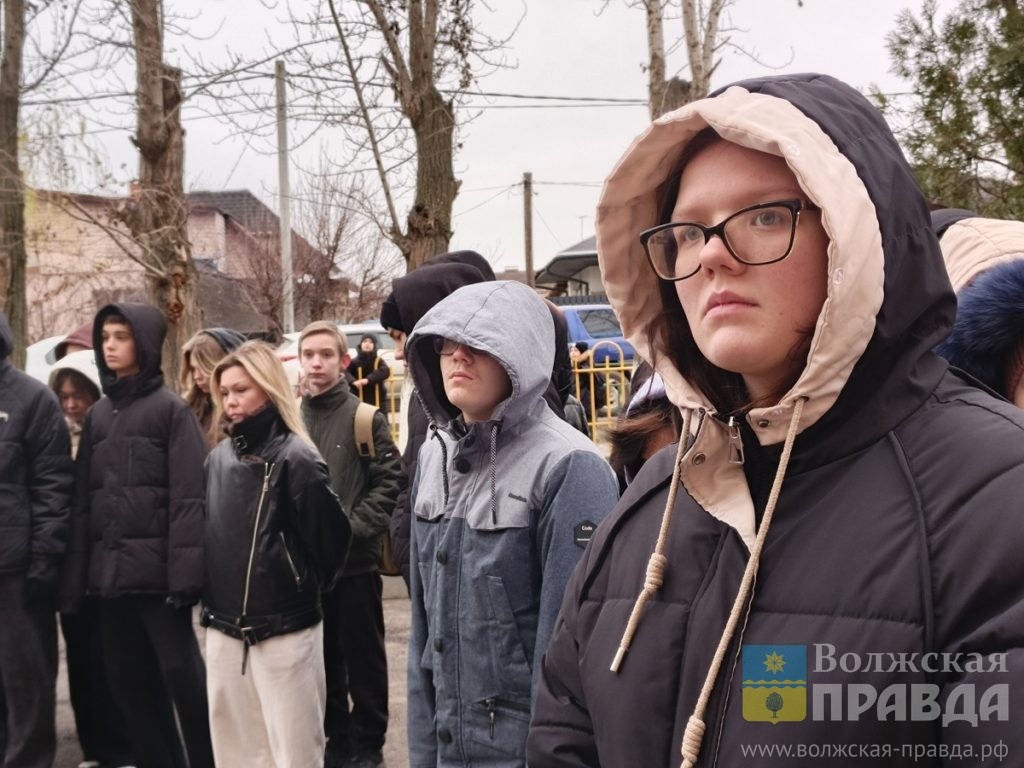     Почетный гражданин, поэт, писатель, краевед: в Волжском открыли мемориальную доску памяти Александра Рогозина
