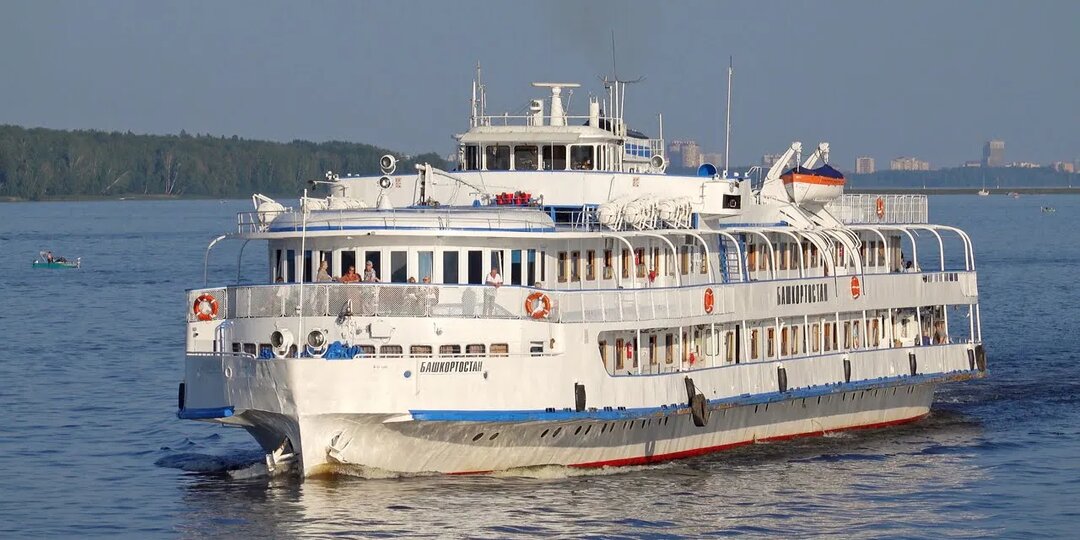 Теплоход «Башкортостан»: Неутомимый ветеран 1962 года все еще в строю!
