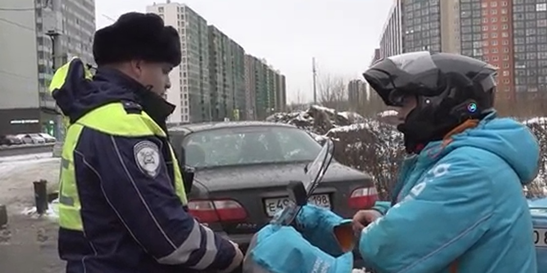 Полиция в ходе рейда составила тысячи протоколов на курьеров и мигрантов