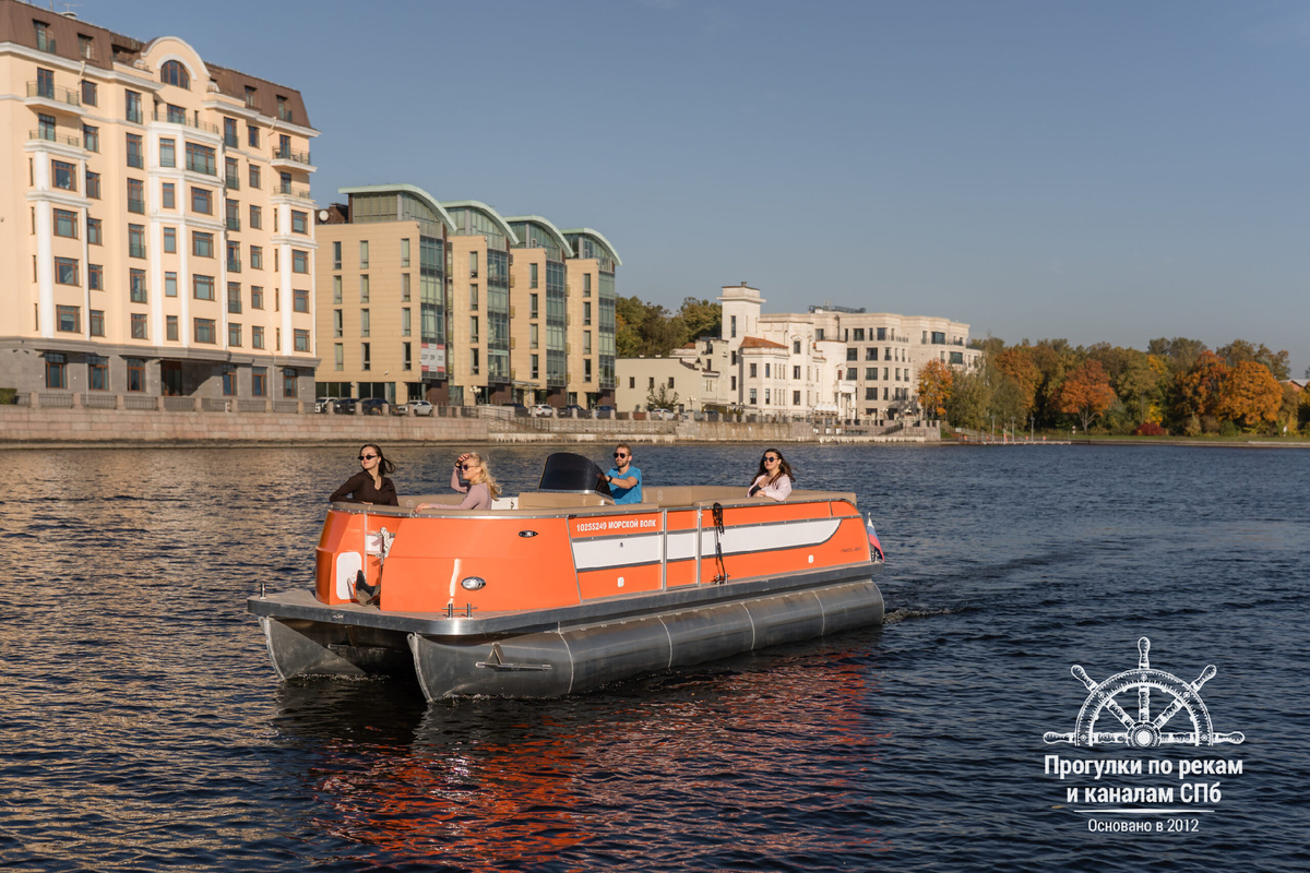 Экскурсии на катере "Морской волк" в Санкт-Петербурге
