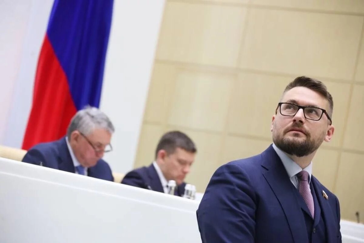    Смоленский губернатор поблагодарил Руслана Смашнёва за труд