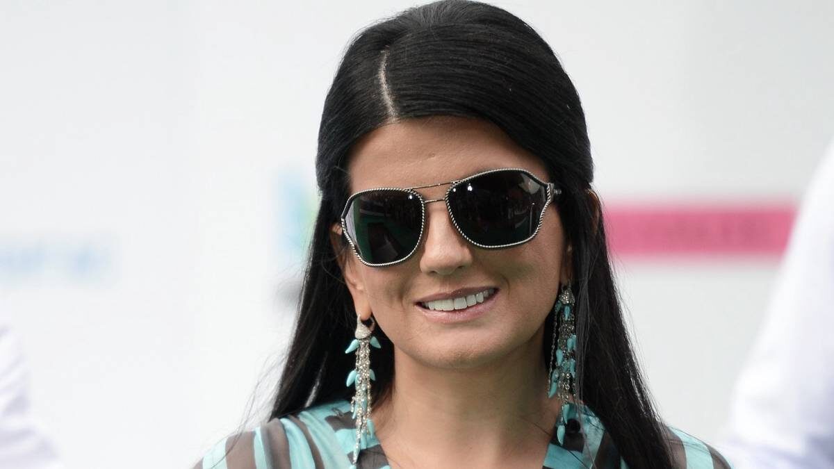    Диана Гурцкая родилась незрячей и сегодня активно помогает слепым детям / Фото: Рамиль Ситдиков / РИА Новости