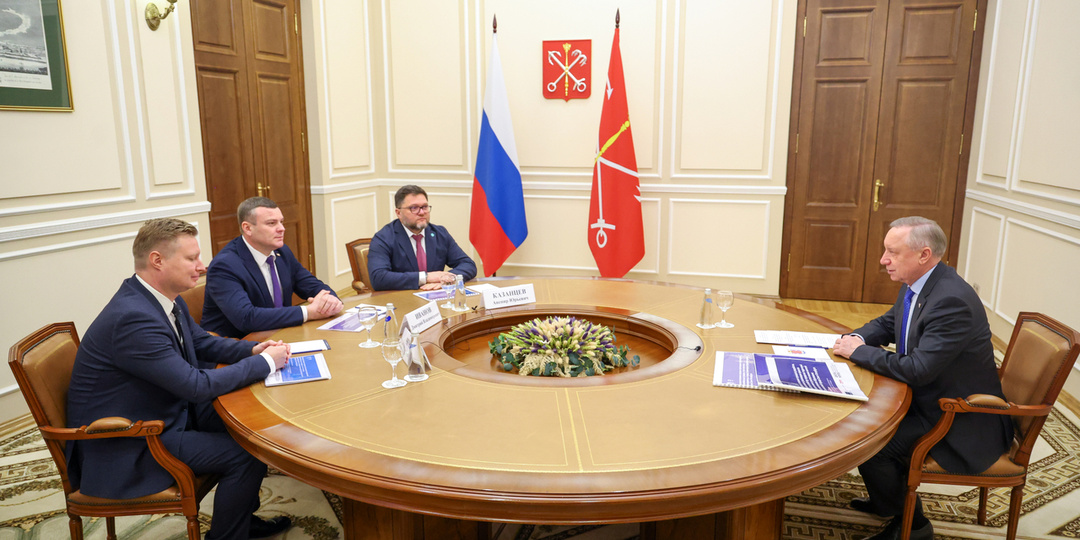 Беглов принял в Смольном муниципалов из "Школы мэров"